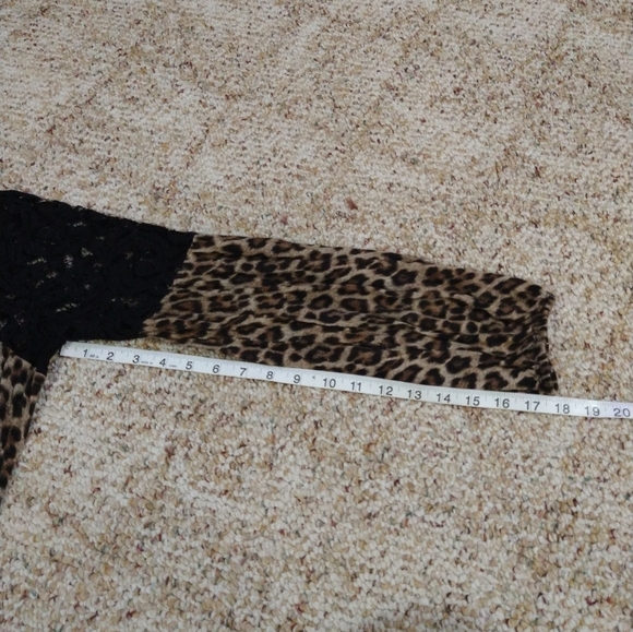 size M Michal Kors Womens Animal Print Round Neck Lace Pullover T-Shirt - Picture 15 of 16